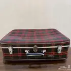 شنطة كاروهات لون احمر باسود