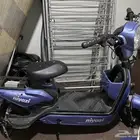 اسكوتر نضيف بس يبيله بطاريات