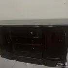 طاوله تلفاز او بوفيه جيده جدا وتتحمل مع زجاجتها