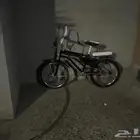 اثنين سيكل واحد مافي شي واحد خرابن و سكوتر غير كهربي خرابن