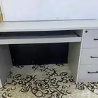 مكتب عملي ممتاز وشبه جديد سليم تماما