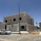 للبيع بشرق الإسكان فيلا درج داخلي مع شقه مدخل مستقل