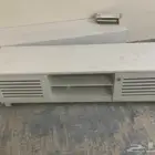 طاولتين.