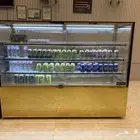 ثلاجة عرض حلويات