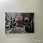 لوحة جدار باص في شوارع بريطانيا