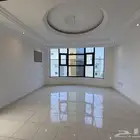 شقة 7 غرف للايجار بحي المروة على شارعين بها 4 بلكونات