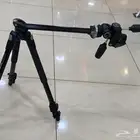 حامل كاميرا ثلاثي القوائم إيطالي من شركة Manfrotto