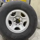 عندي 4 جنوط مع كفرات