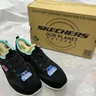 للبيع حذاء رياضي سيكتشرز