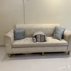 كنب مع الطاوله