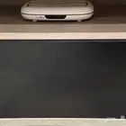 طاولة تلفاز شبه جديدة