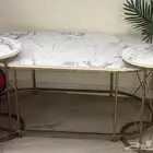طاوله كبيره مع 4 طاولات صغيره