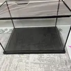 صندوق زجاجي بقاعده خشبيه وعمود وقاعده ومربع للمهر