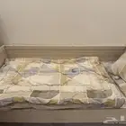 سريرين خشب ودولاب