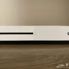 اكس بوكس ون مع جميع الاشرطة الظاهرة  يدين اكس بوكس