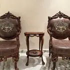كرسيين و طاولة