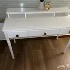 تسريحة او مكتب