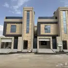 للبيع ارواف علويه بملحق وشقق ارضيه تشطيب فندقي في احد رفيده
