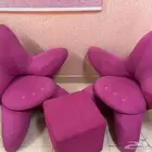 كرسيين على شكل نجمه مع طاولتهم استخدام نظيف