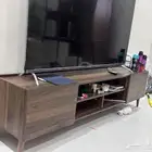 طاولة تلفزيون