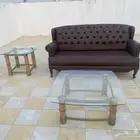 كنبة جلد 3 مقاعد   طاولتين قزاز