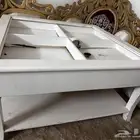 طاولة للبيع اللون ابيض