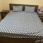 غرفه نوم كبيره سرير نفرين و تسريحه و دولاب كبير و غرفه صغير