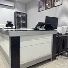 مكتب مدير جديد الاستخدام مع ملحقين وكرسي دوار وزجاج كامل