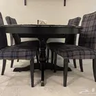 طاولة و كراسيها للبيع