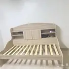 سرير نوم من هوم بوكس شبه جديد للبيع
