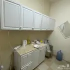 مطبخ ثلاث قطع ( 2فوق  واحدة تحت مع الرخامة )