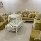 كنب وطاولتين بملحقاتها وثلاجه
