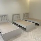 للبيع ثلاث أسرة