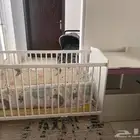 سرير اطفال بحاله ممتازة