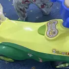 سيارة اطفال