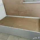 سرير و خزانة ملابس وتسريحة