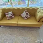 طقم كنب بحاله جيده بلون اصفر و2 كنب صغير لون اخضر لاكن