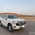 لاندكروزر GXR ديزل 2022 رقم 2 بريمي مالك أول ممشى قليل
