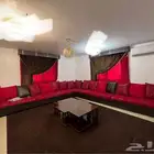 اثاث كنب وفرشة وطاولة ونجفة وستائر