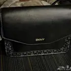 شنطة ماركة ديكني( DKNY ) شبه جديده