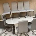 طاولة طعام مع الكراسي