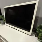 طاولة تلفزيون بيضاء