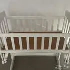 سرير بيبي مع طاولة رخام