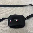 شنطة توني هيلفيغر للبيع