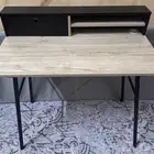 طاولة وكرسي مكتبي للبيع   لون بيج وأسود   شبه جديدة