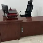 مكاتب للبيع وكراسي دوارة