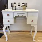 طاولة بيضا