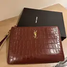 شنطة باوتش سان لوران