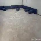 كنب ارضي نظيف وجديد مع الفرشة