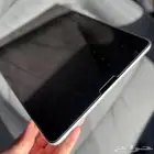 ايباد برو شريحه .. 512 قيقا مستخدم نظيف مع ملحقاته لون فضي